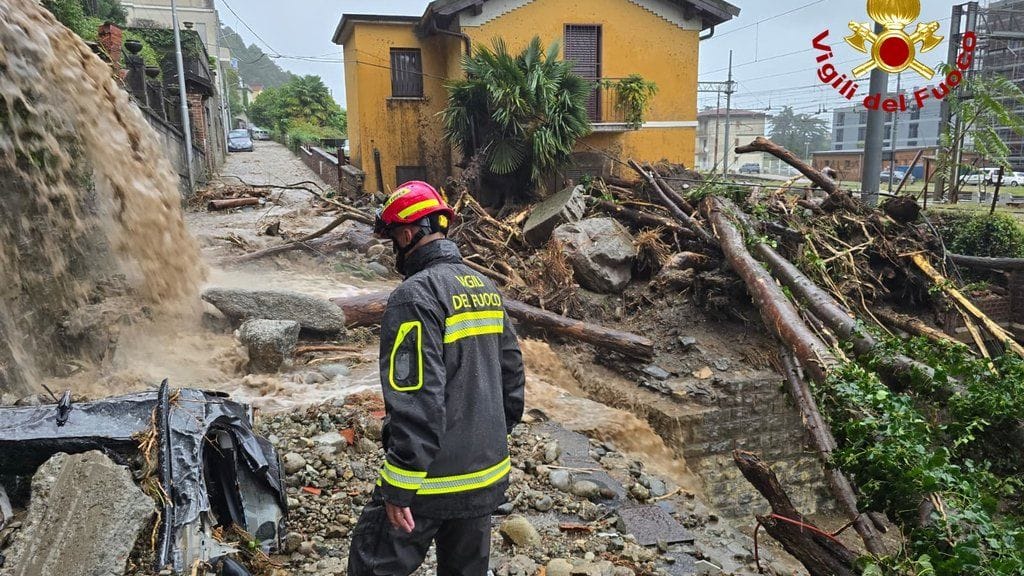 Die Unwetter richten enorme Verwüstung in Italien an: In Spigno Monferrato wird weiter nach einer Deutschen gesucht. Die Unwetter richten enorme Verwüstung in Italien an: In Spigno Monferrato wird weiter nach einer Deutschen gesucht.