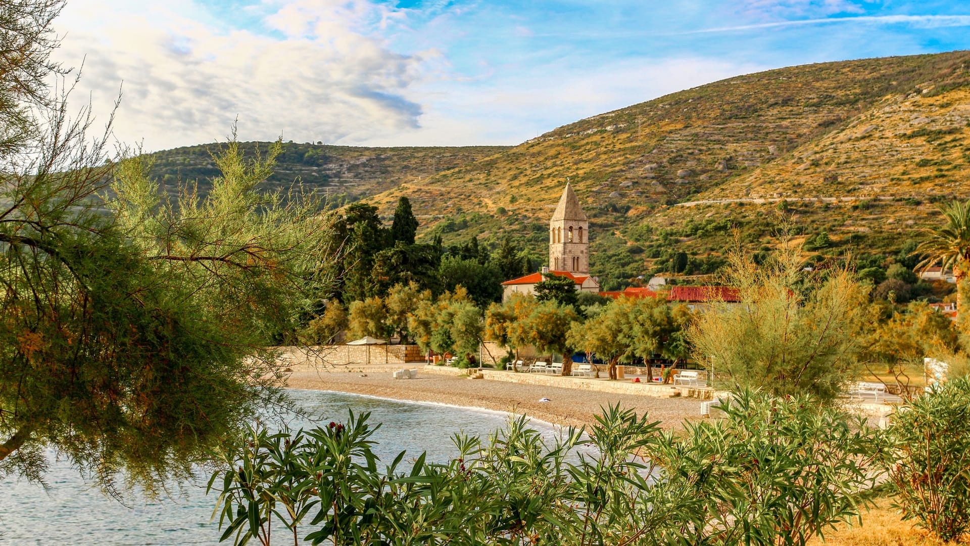 Malerische Strände auf der Insel Vis in Kroatien: Hier finden Urlauber Ruhe und Abgeschiedenheit. Malerische Strände auf der Insel Vis in Kroatien: Hier finden Urlauber Ruhe und Abgeschiedenheit.