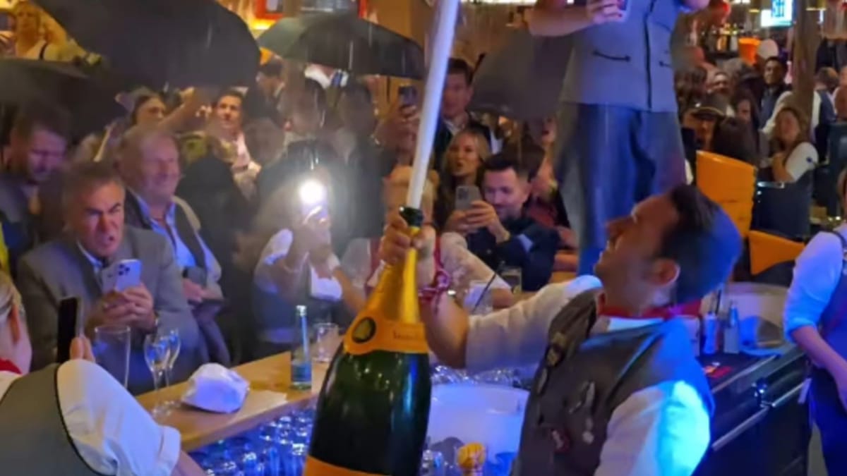 Eleştiri 5.500 Euro Enjekte-Oktoberfest Video için Şampanya