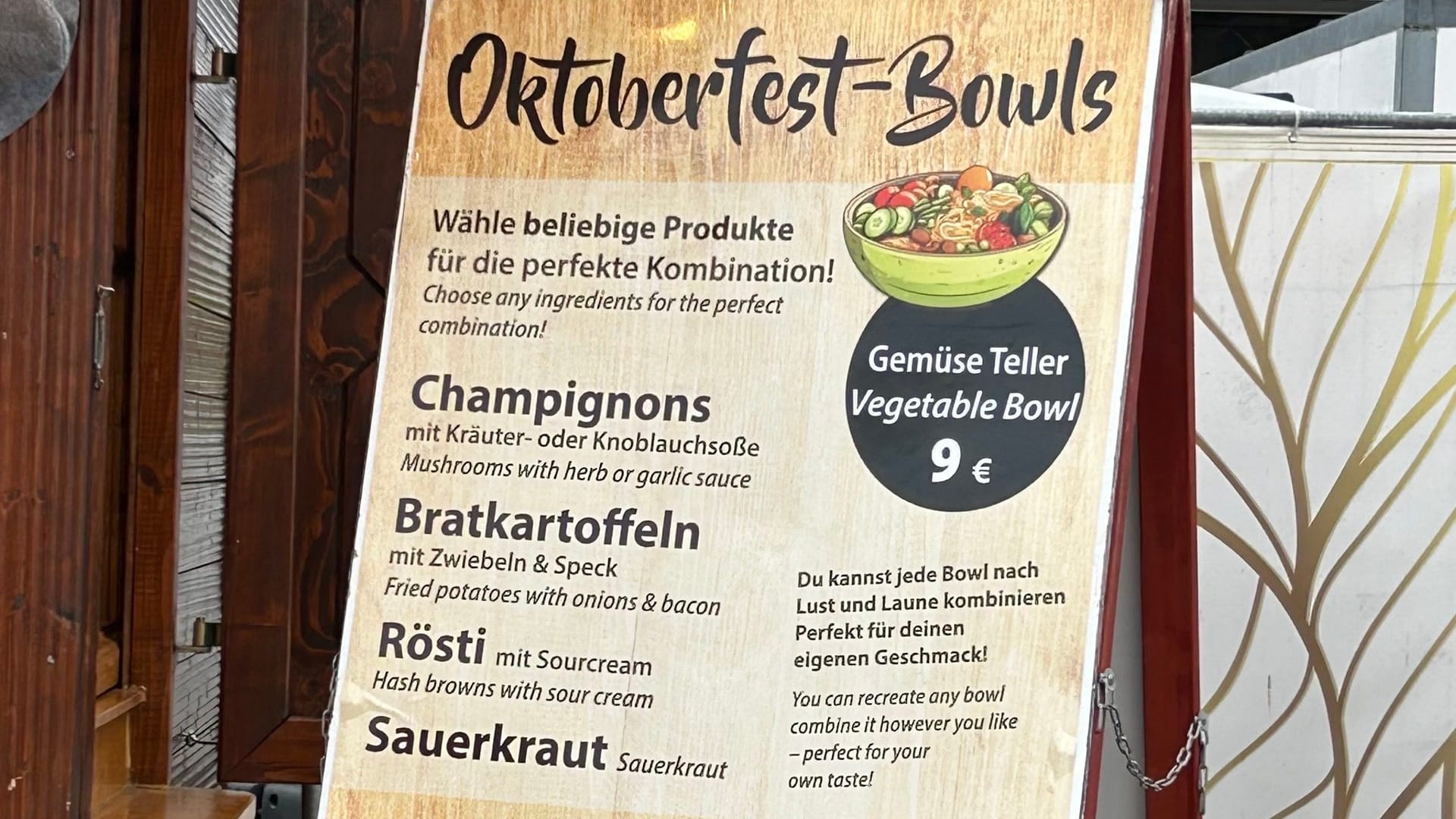 Eine Speisekarte auf dem Oktoberfest in Berlin: Eine Speisekarte auf dem Oktoberfest in Berlin: