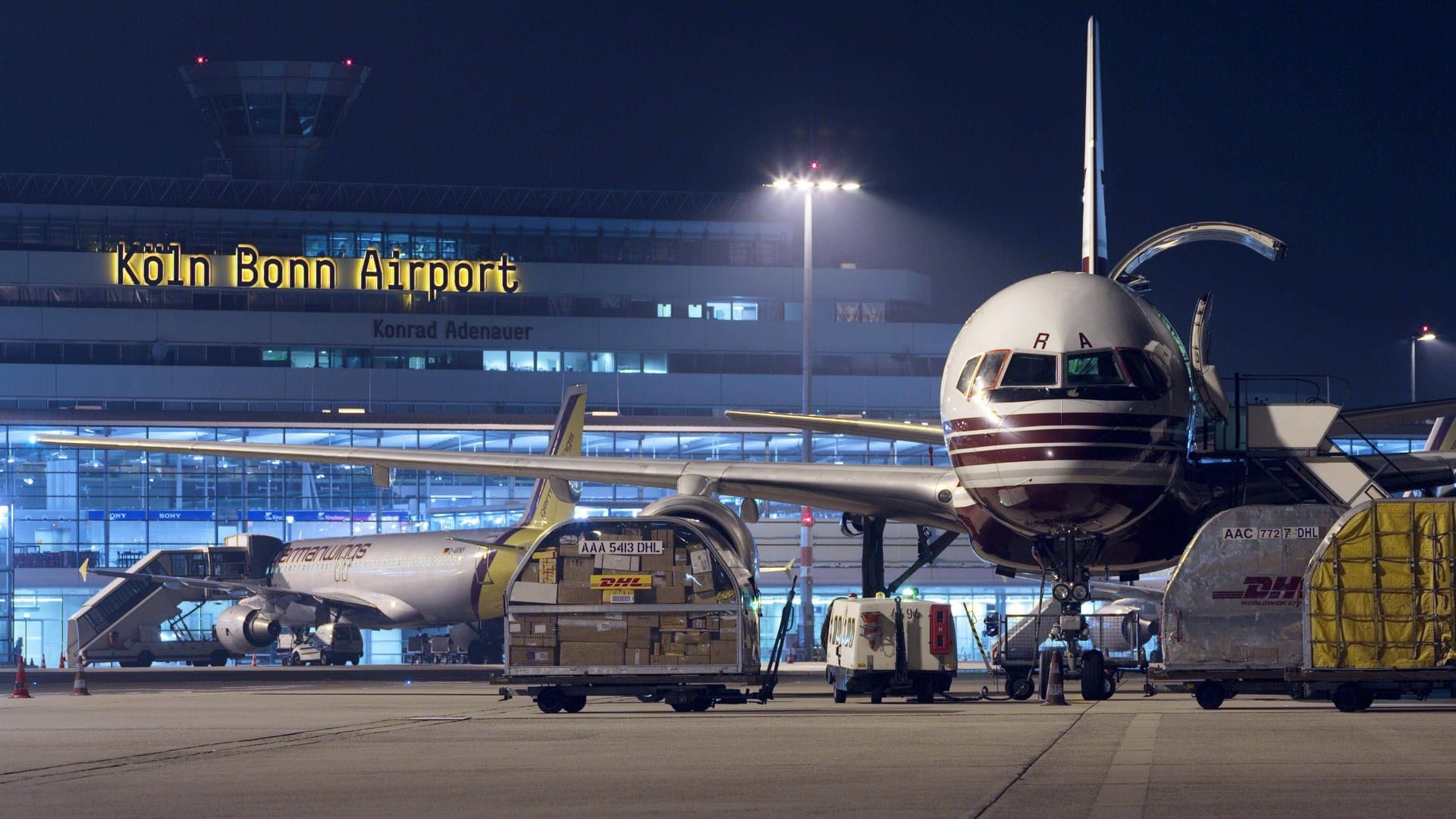 Frachtflugzeug am Flughafen Köln/Bonn (Archivfoto): Der Polizei ist am Mittwoch ein mutmaßliches Diebesquartett ins Netz gegangen.