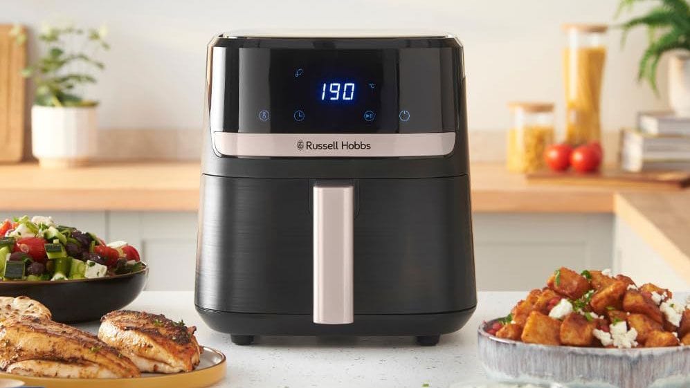 Eine kompakte Heißluftfritteuse von Russel Hobbs gibt es bei Amazon jetzt zum absoluten Tiefstpreis. Eine kompakte Heißluftfritteuse von Russel Hobbs gibt es bei Amazon jetzt zum absoluten Tiefstpreis.