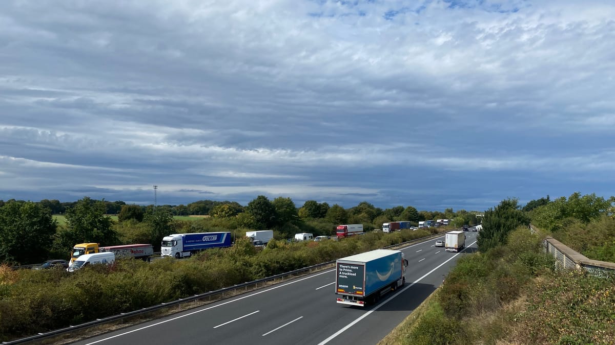 A2: Lkw-Fahrer stoppen Flüchtigen bei Braunschweig – Lob von Polizei
