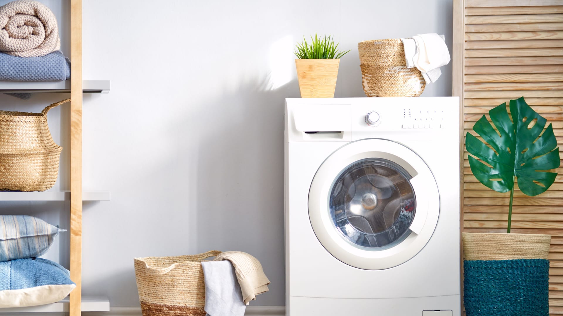 Die Waschmittel-Pods von Ariel entfernen Flecken auch bei kälteren Waschgängen. Die Waschmittel-Pods von Ariel entfernen Flecken auch bei kälteren Waschgängen.