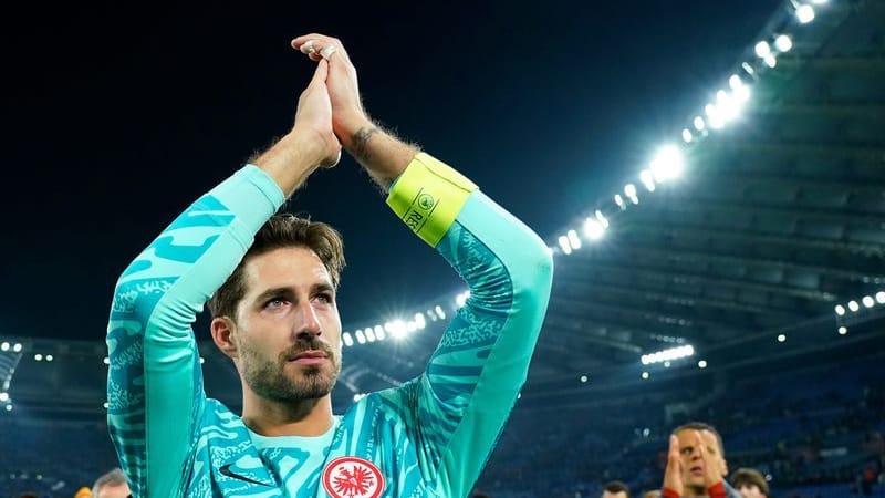 Kevin Trapp: Begleitet von Sprechchören und tosendem Applaus hat Eintracht Frankfurt seinen langjährigen Kapitän verabschiedet.