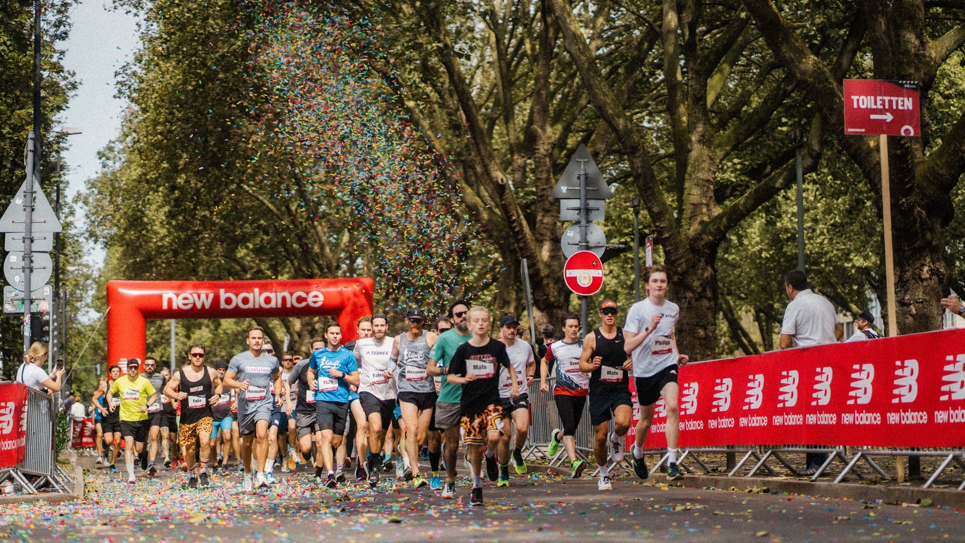 Läufer auf der Kö-Meile: Düsseldorf wird zur Bühne für Laufbegeisterte und Rekordjäger. Läufer auf der Kö-Meile: Düsseldorf wird zur Bühne für Laufbegeisterte und Rekordjäger.
