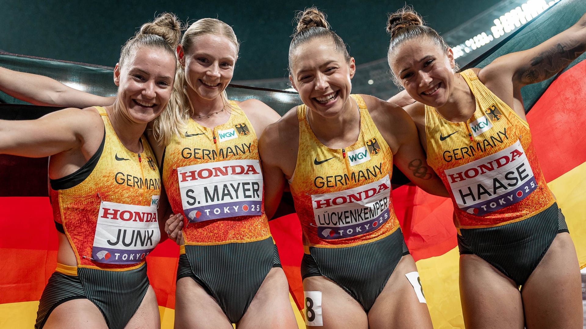 Jubel bei der deutschen Staffel: Das Quartett hat Bronze geholt.