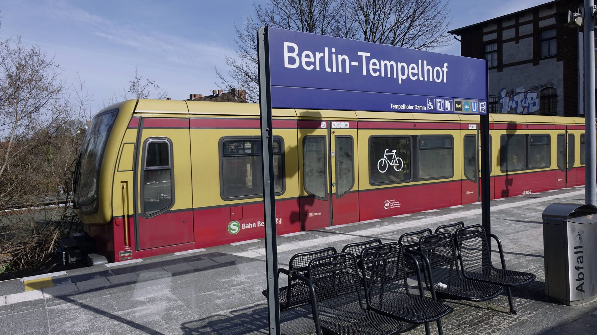 Der Bahnhof Tempelhof (Archivbild): Bei großen Veranstaltungen fahren S-Bahnen nicht mehr ein.