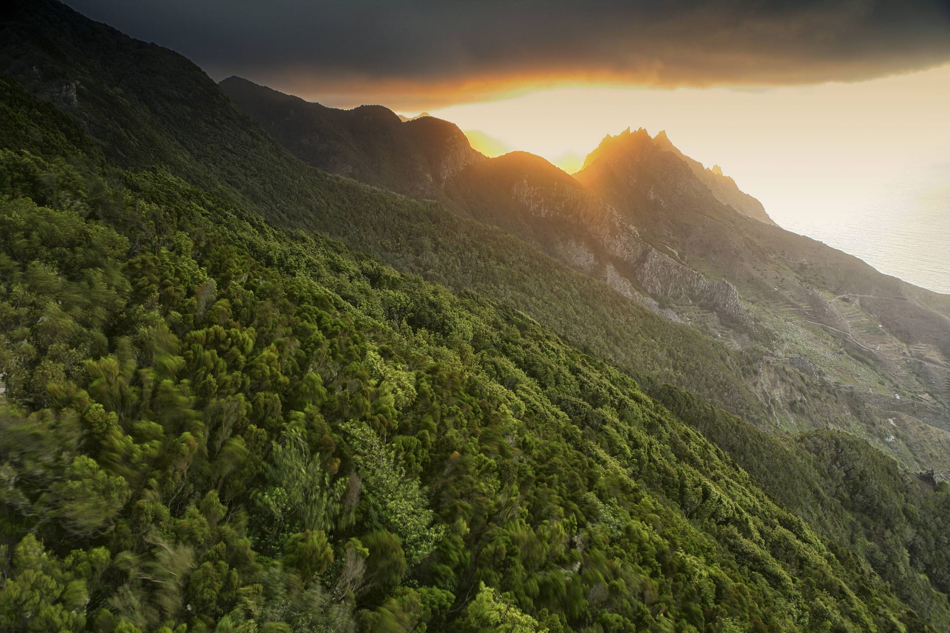 Sonnenuntergang im Anaga-Gebirge auf Teneriffa.