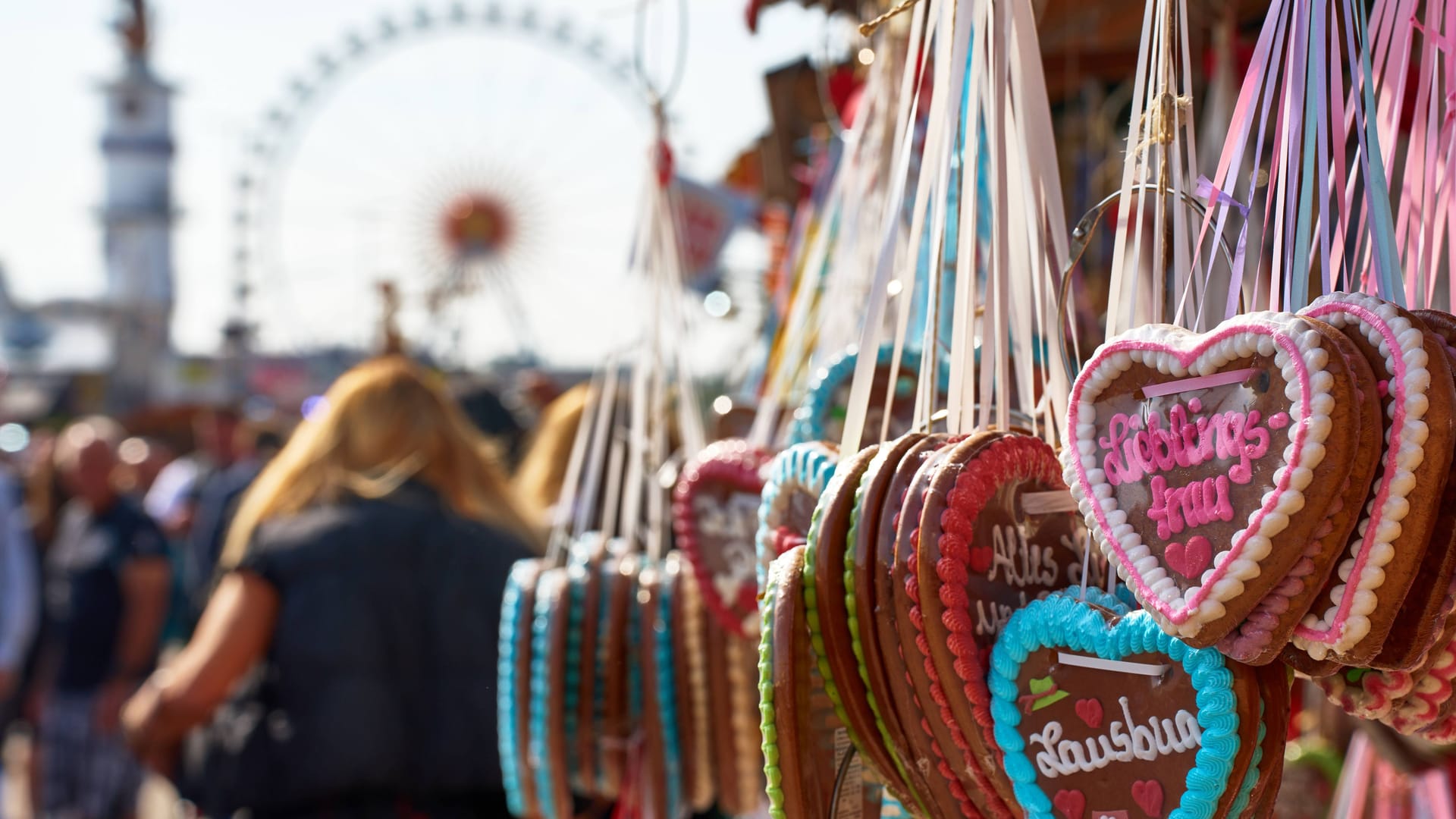 Lebkuchenherzen gehören zum Oktoberfest dazu. Lebkuchenherzen gehören zum Oktoberfest dazu.