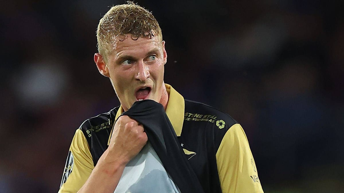 Hansa-Rostock-bangt-um-Neuzugang-Fifa-l-sst-Drittligisten-zappeln