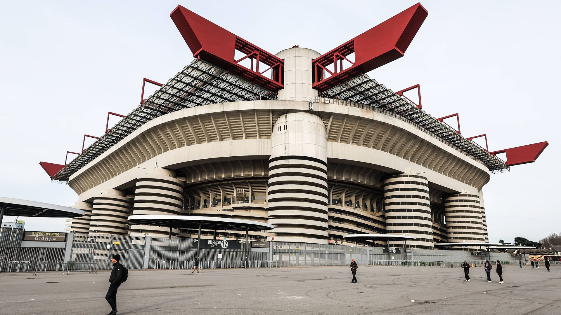Das Giuseppe-Meazza-Stadion in Mailand: Hier finden die Heimspiele von Inter und AC statt. Das Giuseppe-Meazza-Stadion in Mailand: Hier finden die Heimspiele von Inter und AC statt.