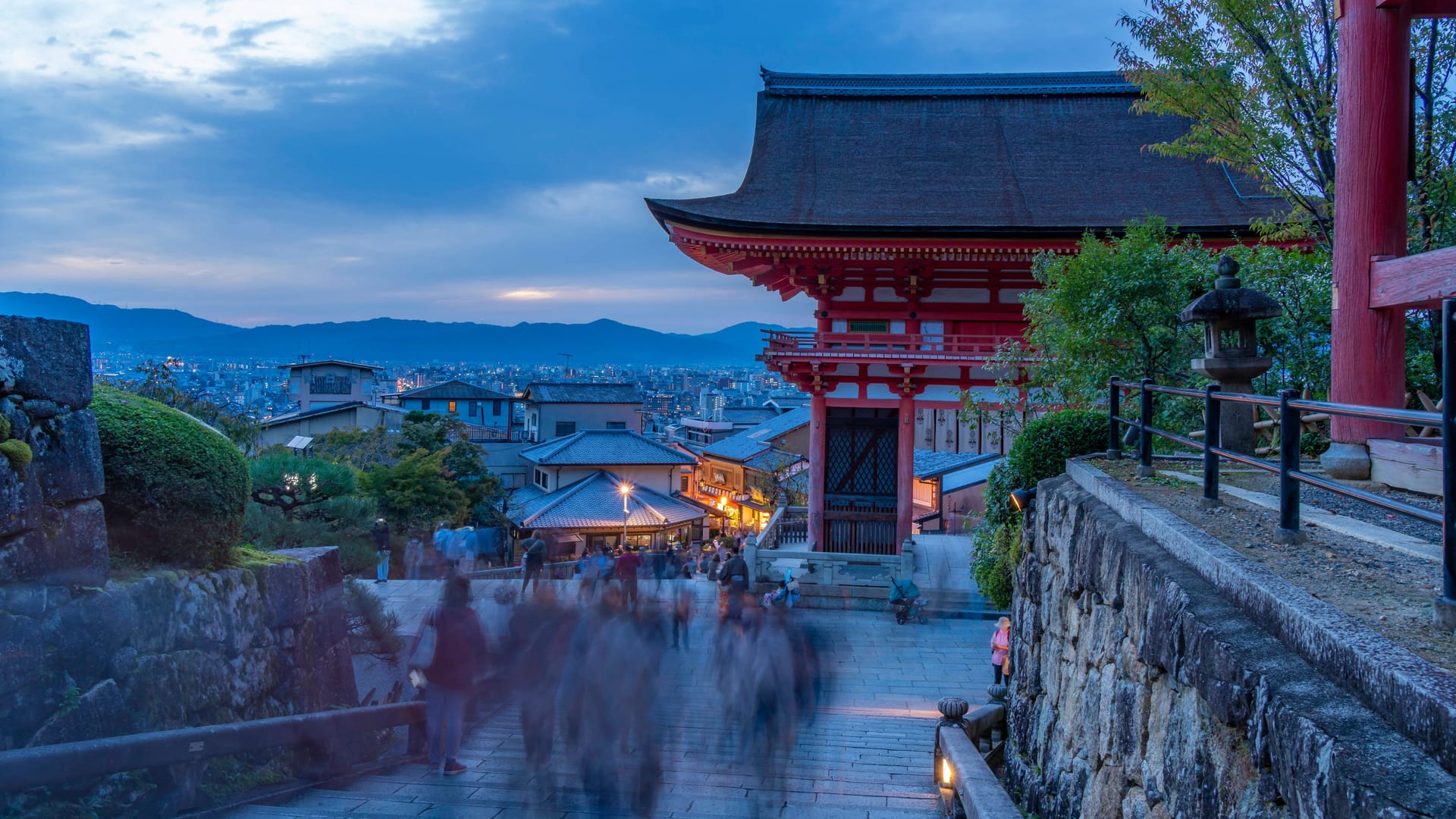 Sonnenuntergang am Kiyomizu-dera-Tempel: Das Higashiyama-Viertel in Kyoto (Japan) gilt als historisches Juwel.