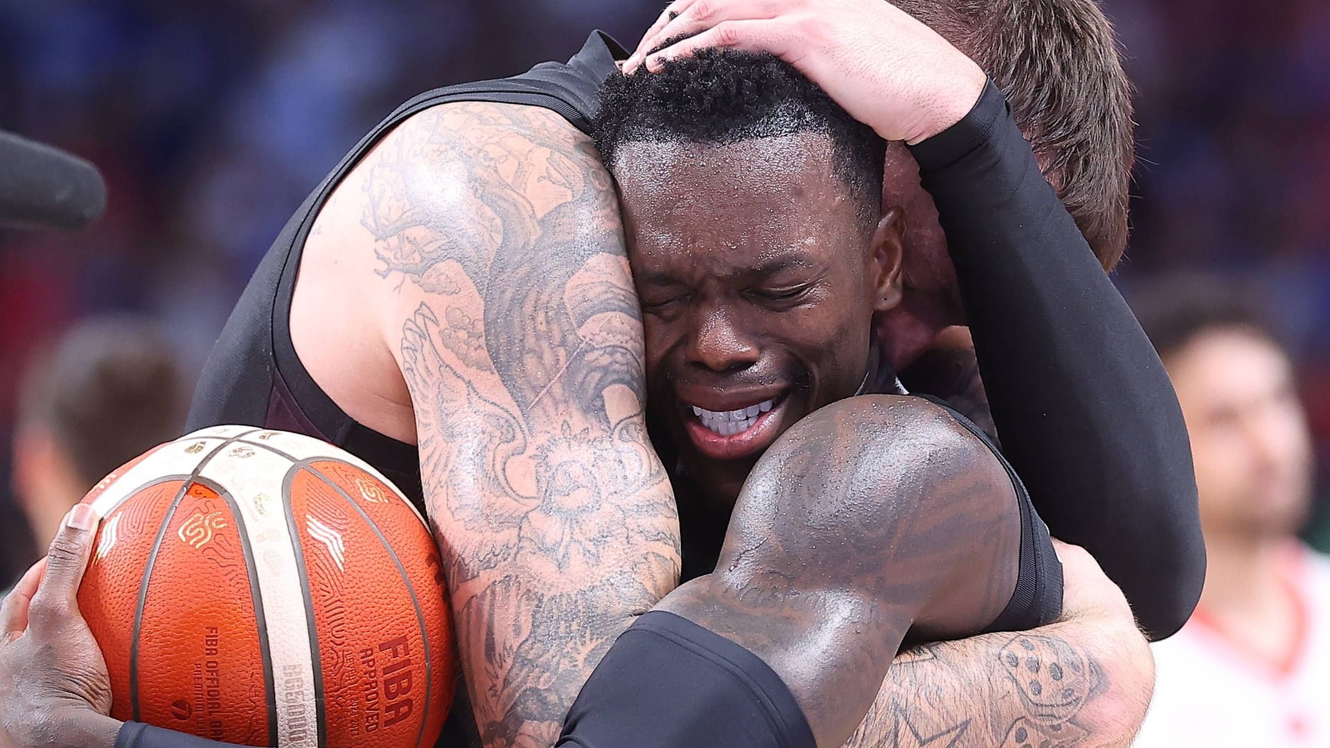 Daniel Theis und Dennis Schröder: Die Europameister kennen sich schon lange. Daniel Theis und Dennis Schröder: Die Europameister kennen sich schon lange.