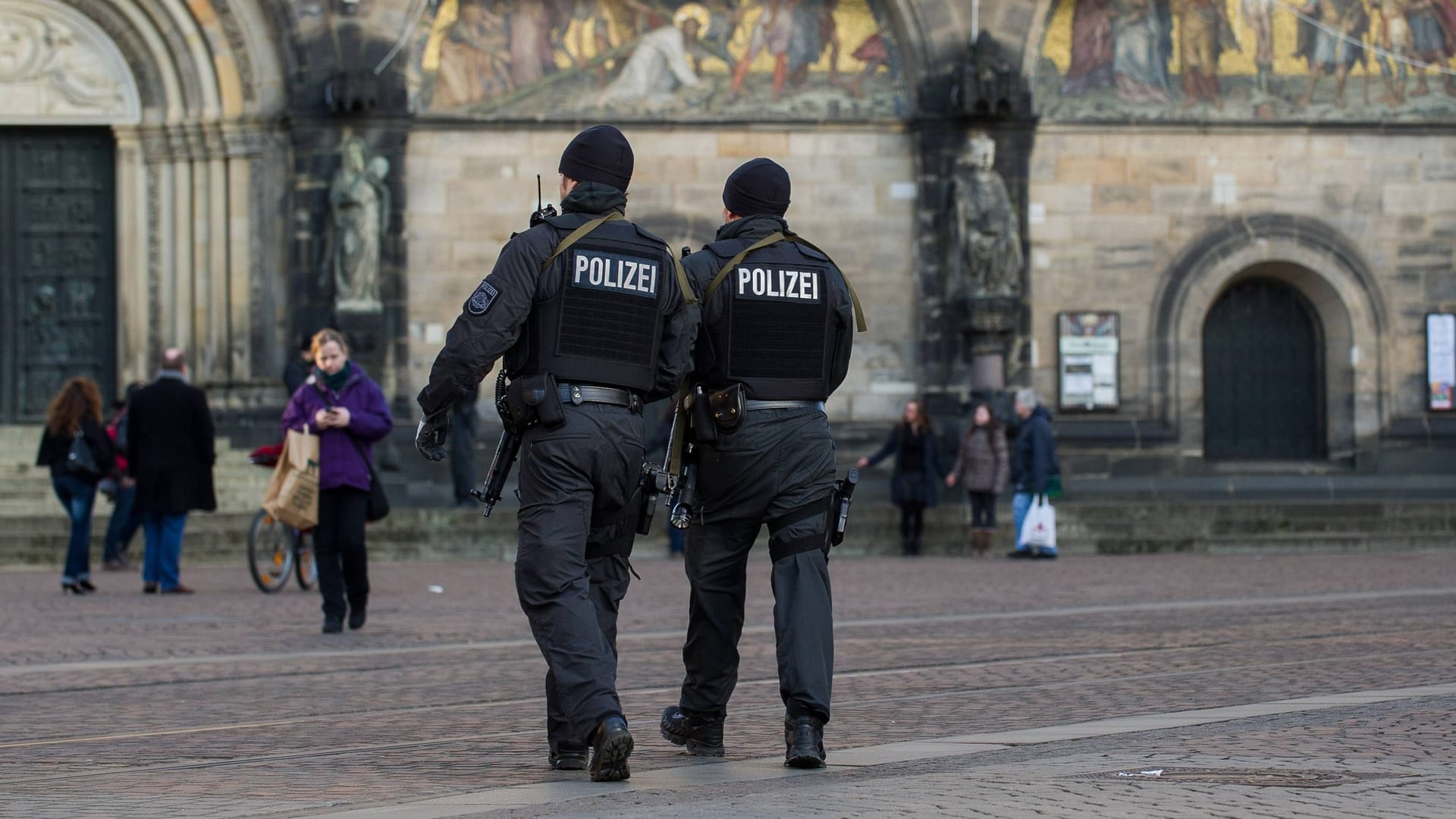 Polizei in Bremen (Symbolbild): Die Beamten stellten Falschgeld sicher. Polizei in Bremen (Symbolbild): Die Beamten stellten Falschgeld sicher.
