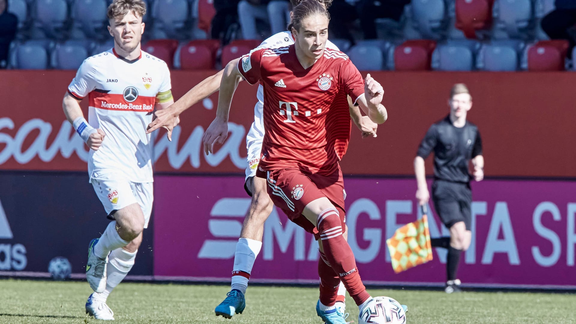 Kenan Yıldız im Trikot der U19 des FC Bayern (Archivbild): Im Sommer 2022 verließ er die Münchner im Alter von 17 Jahren und schloss sich Juventus Turin an.