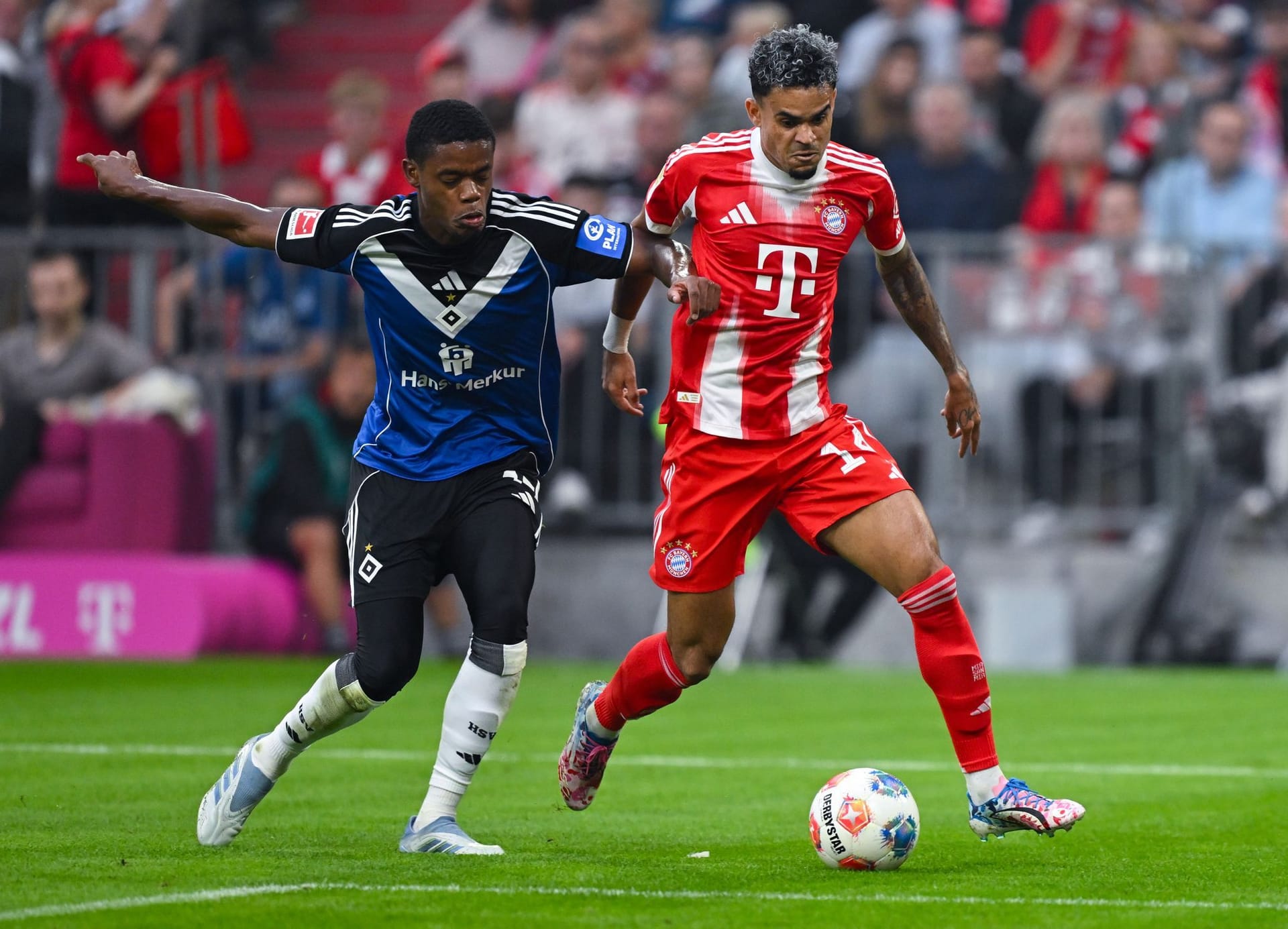 Luis Díaz (bis 76.): Brauchte ein wenig, um ins Spiel zu kommen. Traf dann aber traumhaft mit einem wuchtigen und platzierten Distanzschuss zum 4:0. Schon sein vierter Treffer im fünften Pflichtspiel für Bayern. Nur eine Minute später verpasste er seinen zweiten Treffer knapp (31.). In dieser Form wird der Neuzugang immer mehr zum Glücksgriff. Note 2