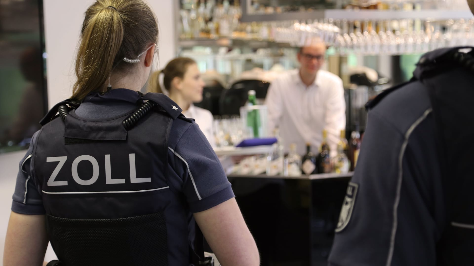 Kontrolle in der Gastronomie: Beamte stellten viele Verstöße fest. Kontrolle in der Gastronomie: Beamte stellten viele Verstöße fest.