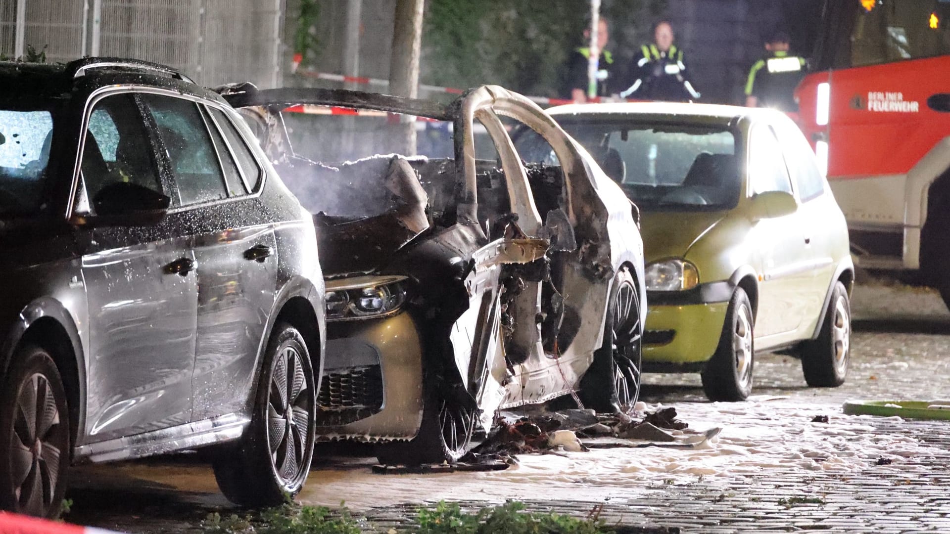 Wa_16_brennender_PKW_Schoeneberg.jpeg