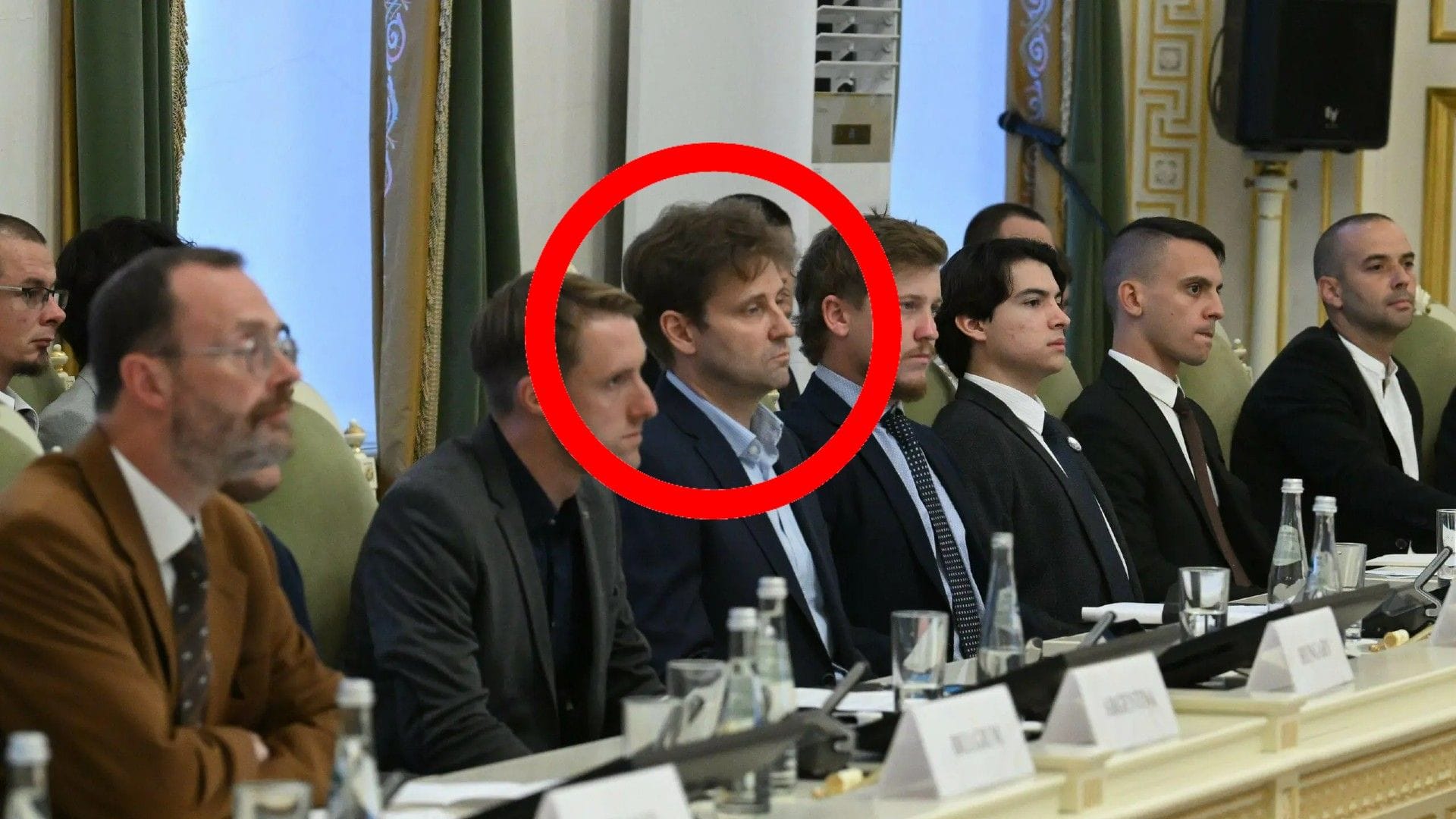 Robert Risch: In St. Petersburg nahm er teil an der Gründung eines Bundes rechtsextremer und zum Teil neonazistischer Gruppierungen. Robert Risch: In St. Petersburg nahm er teil an der Gründung eines Bundes rechtsextremer und zum Teil neonazistischer Gruppierungen.