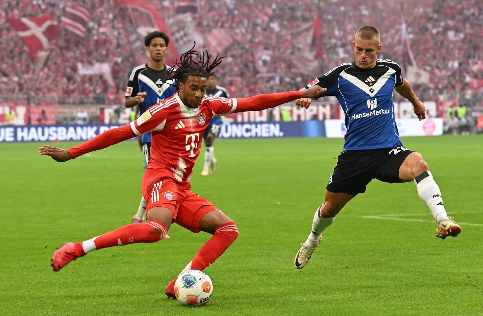 Michael Olise: Bereitete Gnabrys 1:0 schick per Hacke mit vor. Leitete auch das 2:0 mit ein. HSV-Keeper Heuer Fernandes lenkte seinen Linksschuss um den rechten Pfosten (14.). Kanes 5:0 legte er im Zusammenspiel direkt auf. Weiter in bestechender Form. Note 2