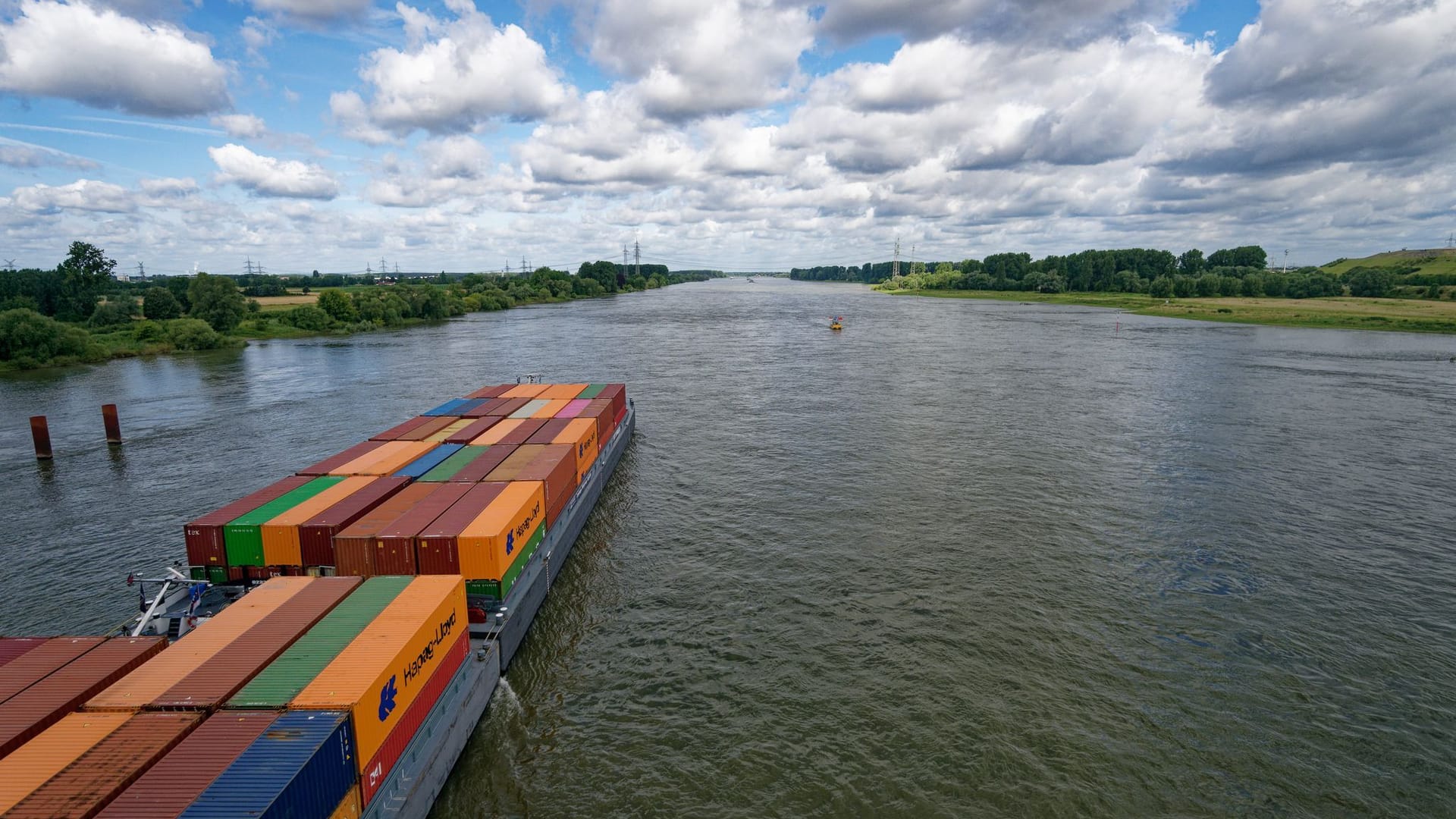 Binnenschiffe auf dem Rhein Binnenschiffe auf dem Rhein