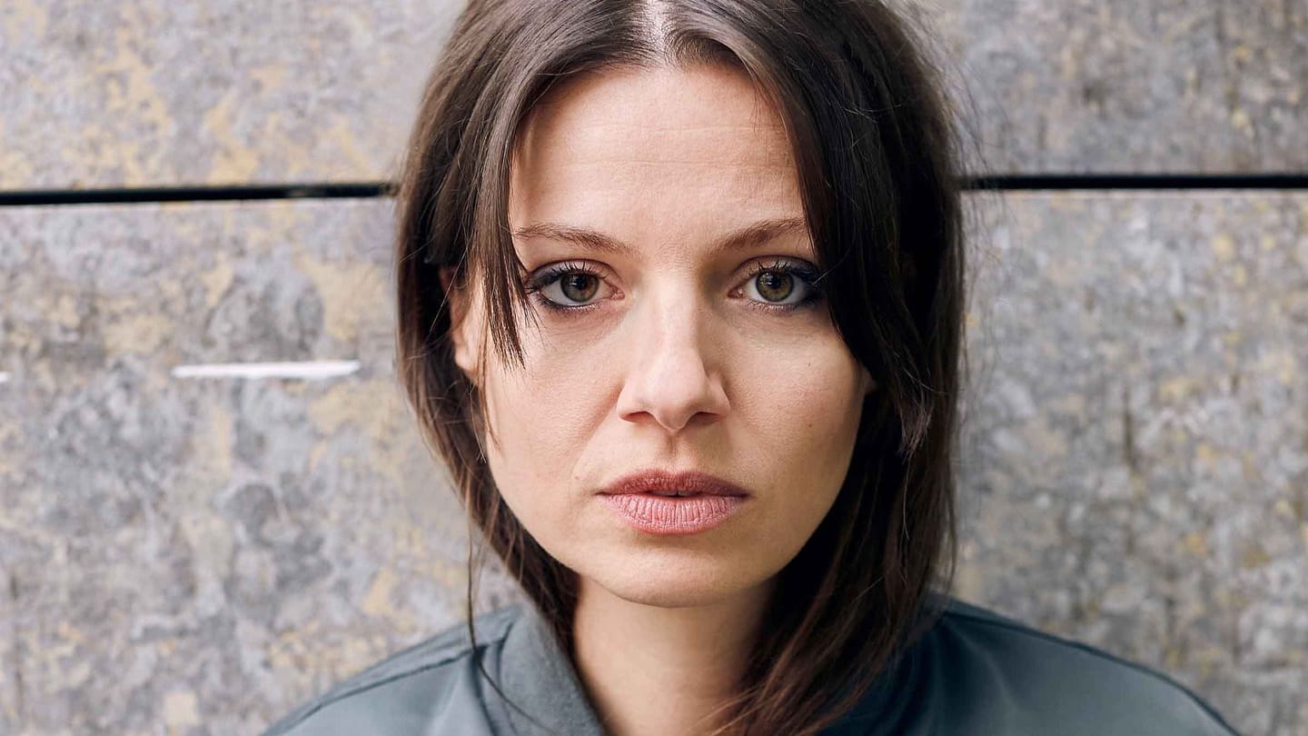 Julia Hartmann: "Es war eine wilde Zeit im Wuhletal in den Plattenbauten." Julia Hartmann: "Es war eine wilde Zeit im Wuhletal in den Plattenbauten."