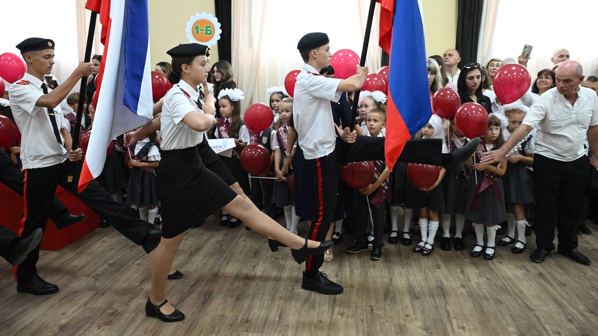 Schulstart in Russland: Wie der Kreml Propaganda im Unterricht betreibt