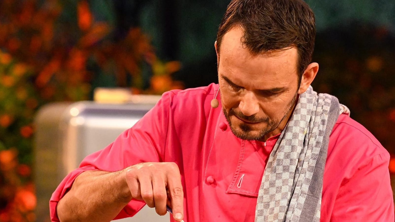 Steffen Henssler: Der TV-Koch tritt regelmäßig gegen Promis in seiner Show an. Steffen Henssler: Der TV-Koch tritt regelmäßig gegen Promis in seiner Show an.