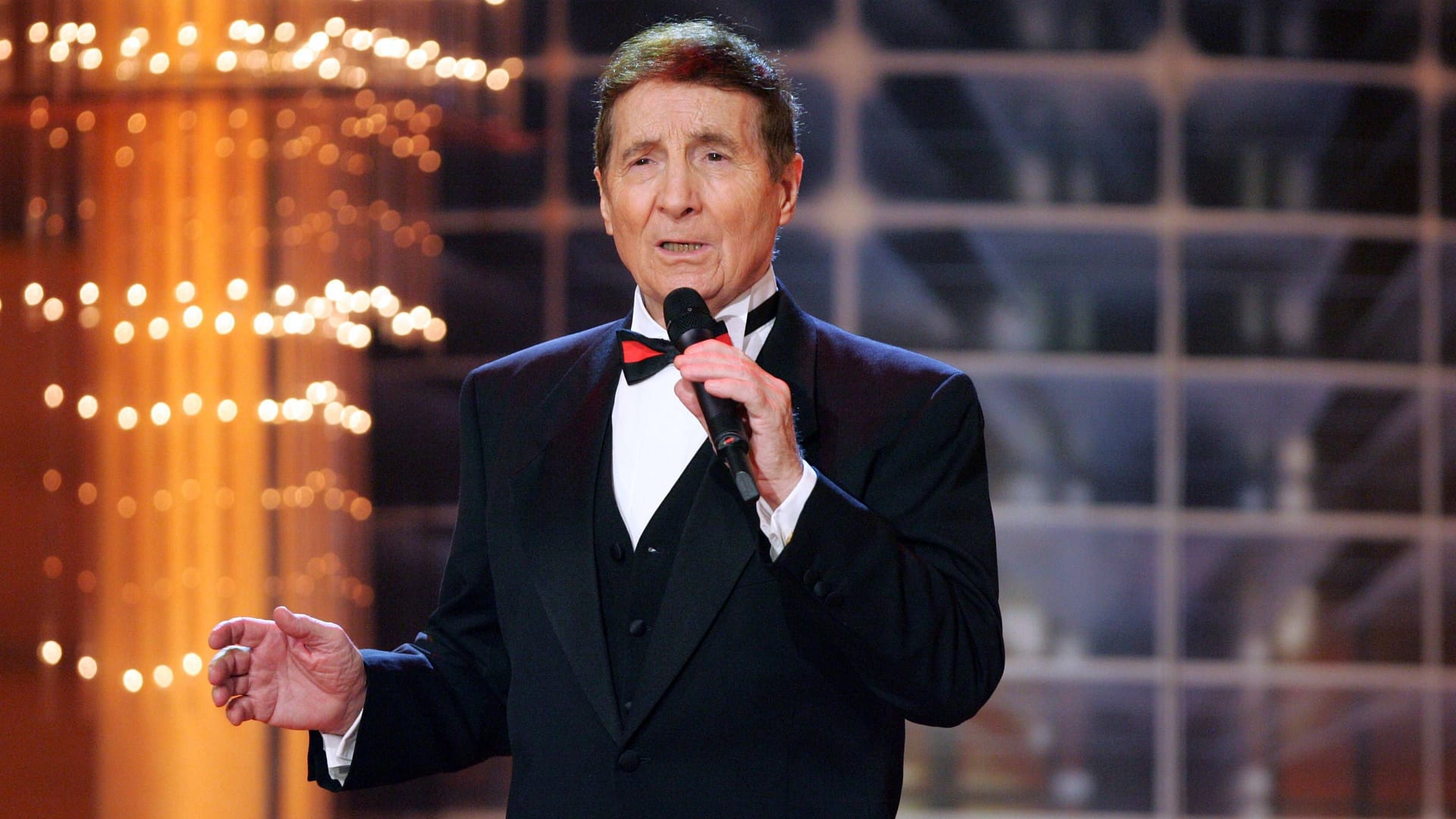 Freddy Quinn bei einem Fernsehauftritt: Der Sänger zählt zu den erfolgreichsten deutschen Schlagerstars.