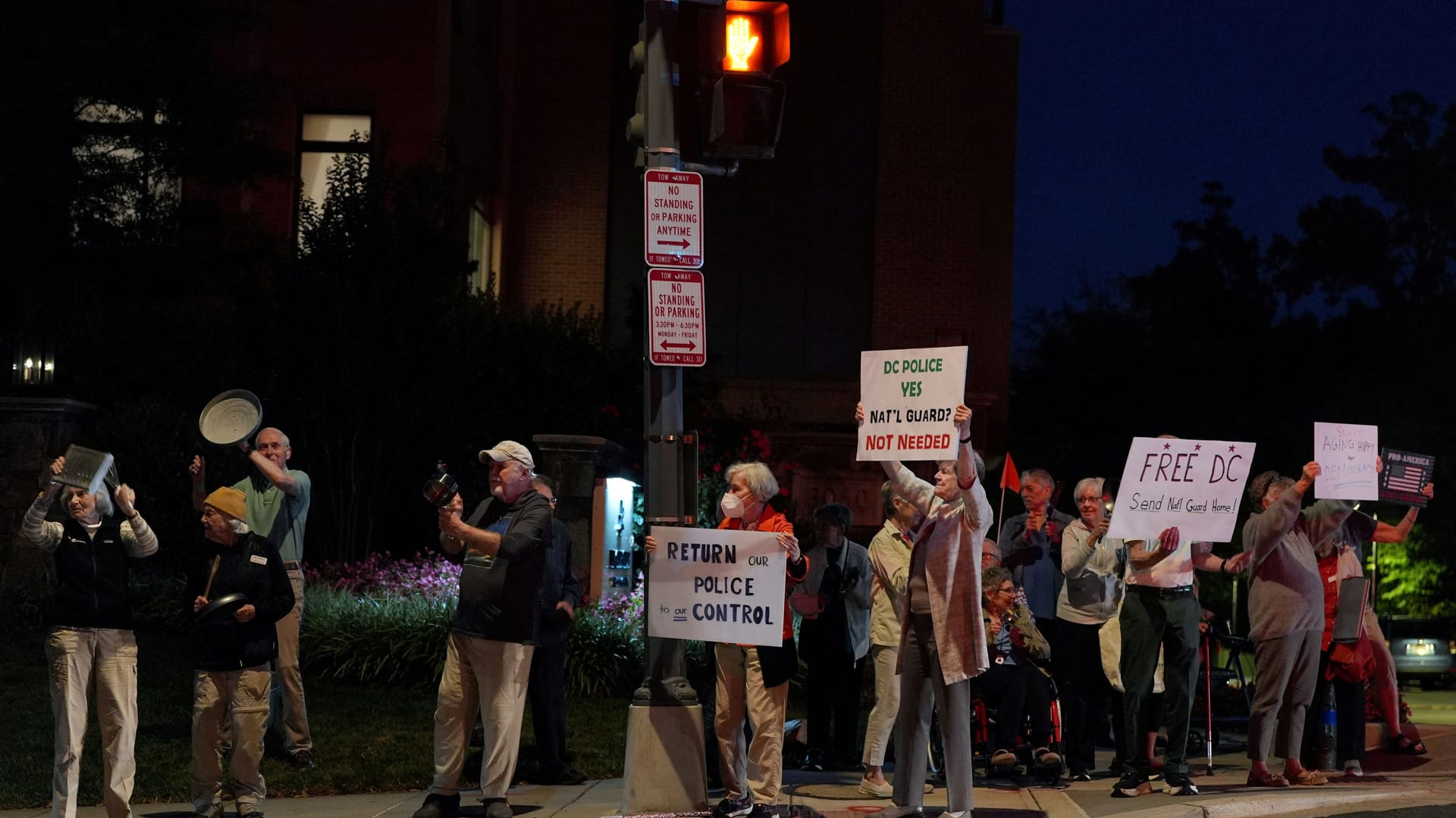 Demonstranten in Washington, D.C. fordern die "Befreiung" der US-Hauptstadt. Demonstranten in Washington, D.C. fordern die "Befreiung" der US-Hauptstadt.