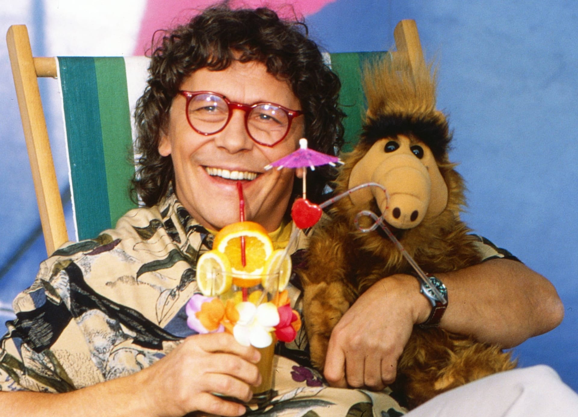 Tommi Piper mit einer Alf-Puppe: Er lieh der TV-Figur in den Achtzigern seine Stimme. Tommi Piper mit einer Alf-Puppe: Er lieh der TV-Figur in den Achtzigern seine Stimme.