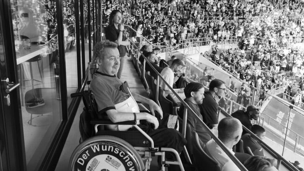 Eintracht-Fan Frank Doerr beim Stadionbesuch bei der Partie Eintracht gegen Hoffenheim Ende August.