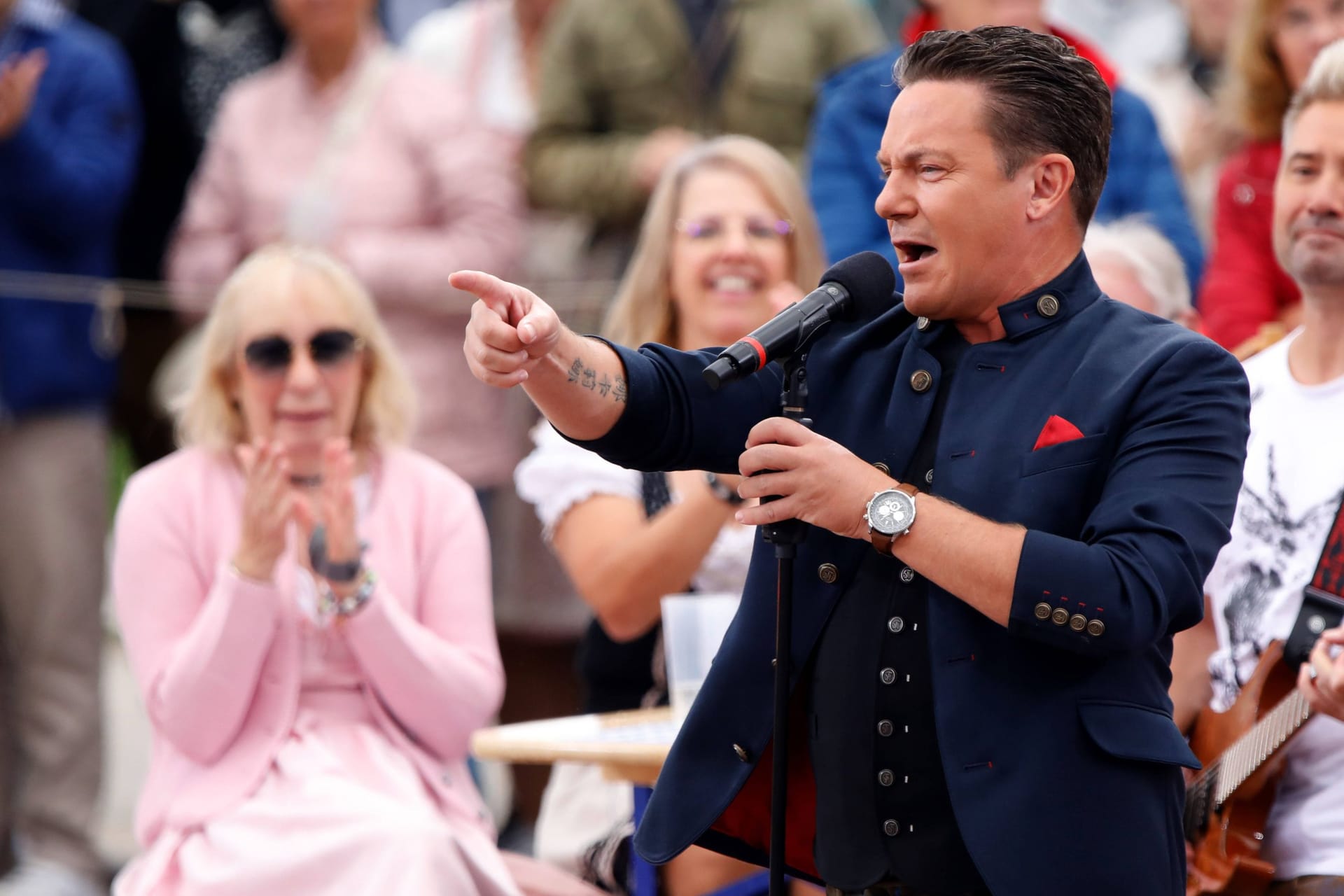 Stefan Mross war am Sonntag im "Fernsehgarten" zu Gast. Stefan Mross war am Sonntag im "Fernsehgarten" zu Gast.