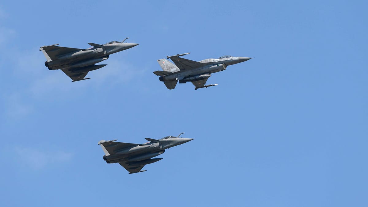 Ukraine-Krieg: Polens Luftwaffe schießt Drohnen ab – Wohnhaus getroffen