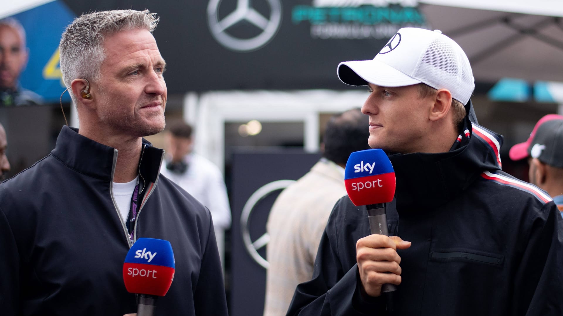 Ralf Schumacher (links) mit Neffe Mick: Der Sohn von Rekordweltmeister Michael Schumacher sucht noch nach einem Weg zurück in die Formel 1. Ralf Schumacher (links) mit Neffe Mick: Der Sohn von Rekordweltmeister Michael Schumacher sucht noch nach einem Weg zurück in die Formel 1.