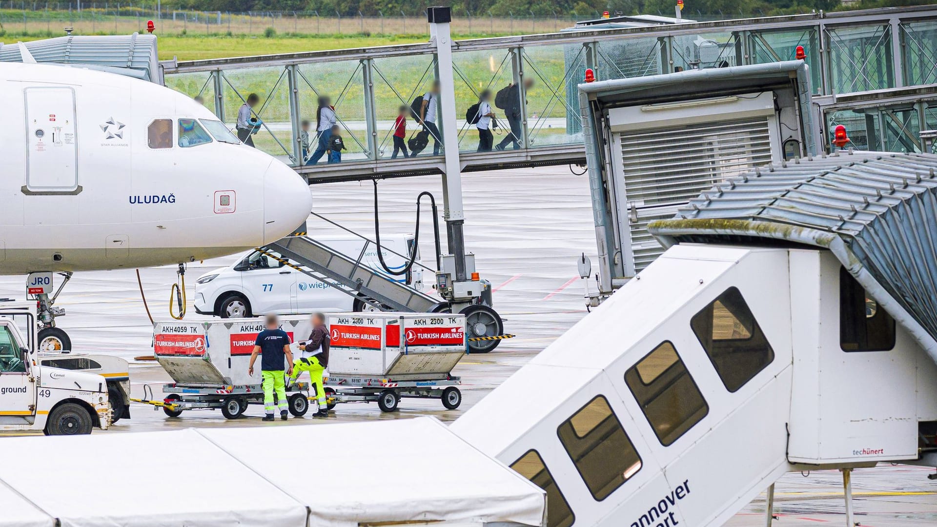 Flughafen Hannover - Ankunft Afghanen mit Aufnahmezusage Flughafen Hannover - Ankunft Afghanen mit Aufnahmezusage