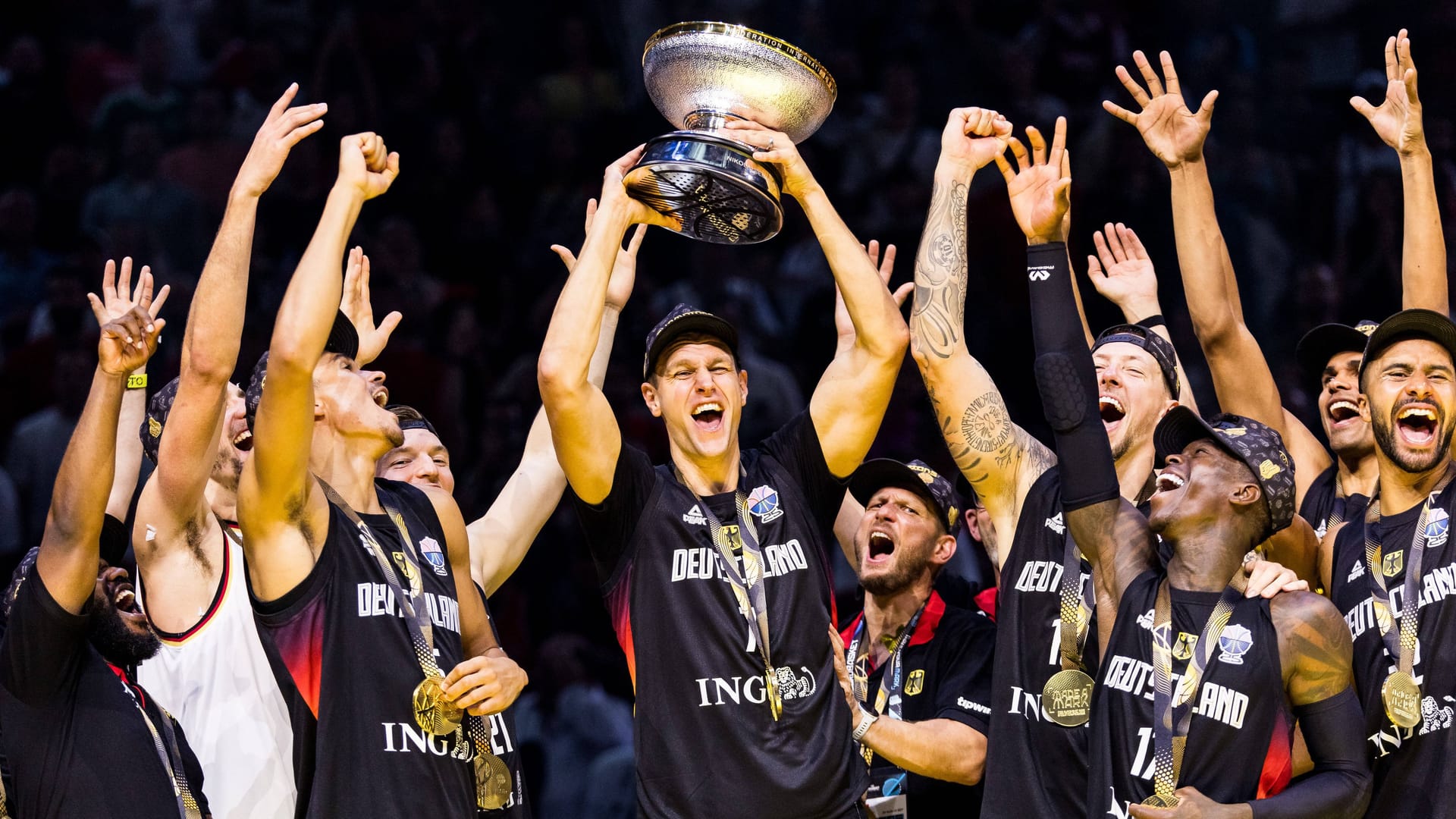 Die deutsche Nationalmannschaft jubelt über den Titel: Acht der zwölf Spieler im Kader haben einen Bezug zu München. Die deutsche Nationalmannschaft jubelt über den Titel: Acht der zwölf Spieler im Kader haben einen Bezug zu München.
