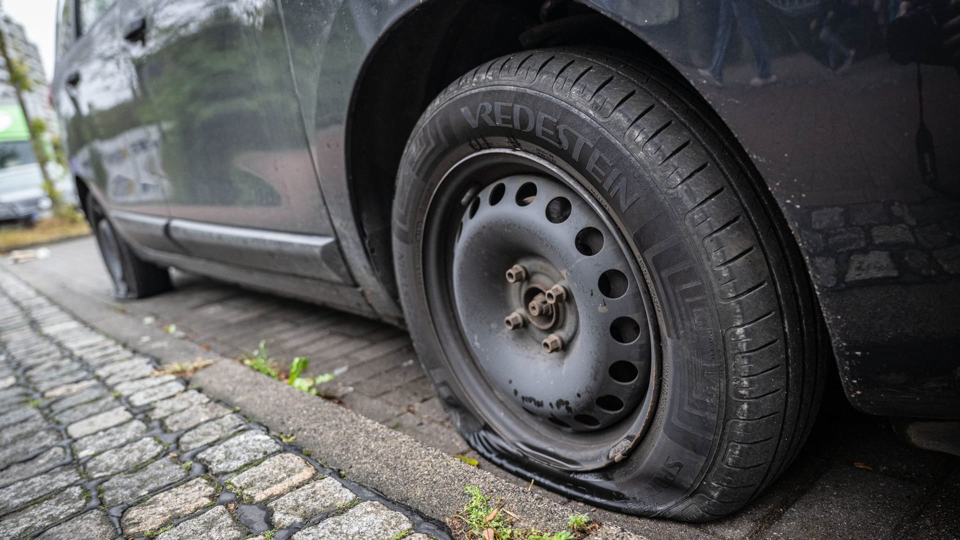 Reifen von mehr als 260 Autos in Bremen zerstochen