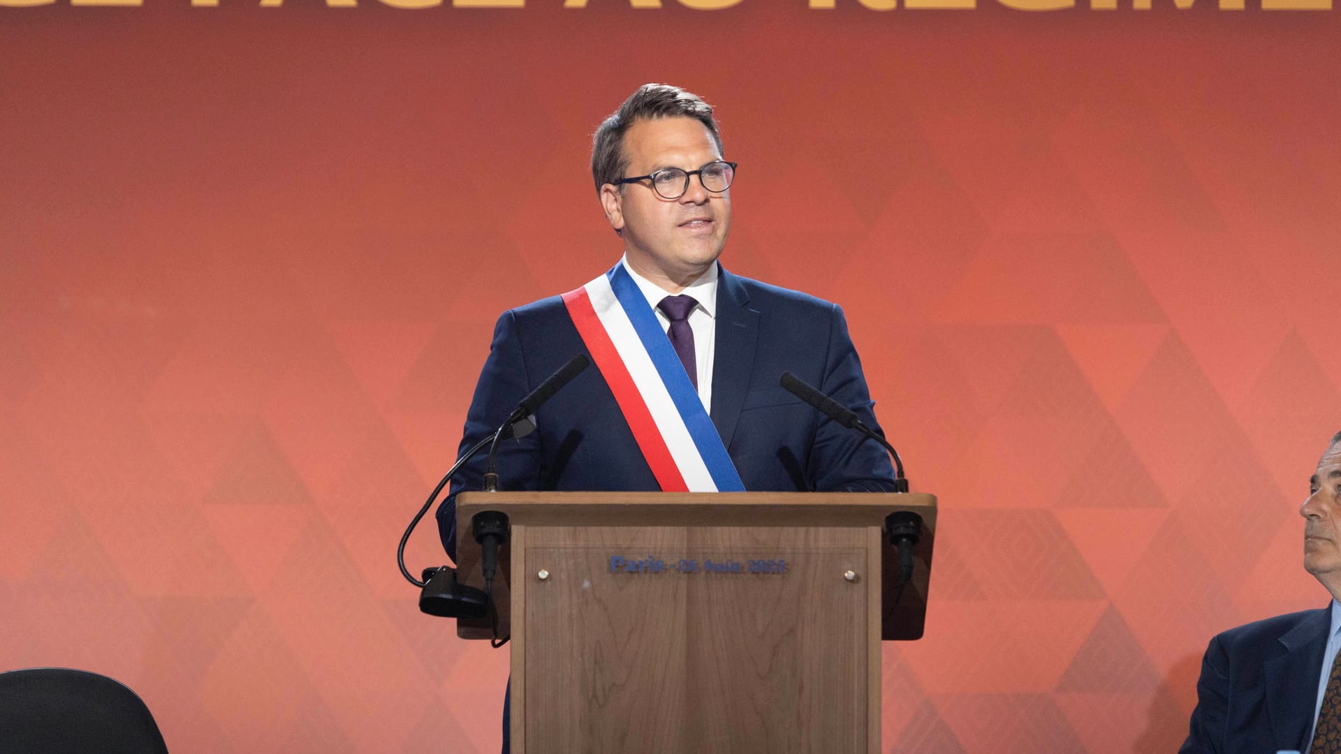 Geoffroy Boulard: Packte vier tote Ratten am Schwanz. Geoffroy Boulard: Packte vier tote Ratten am Schwanz.