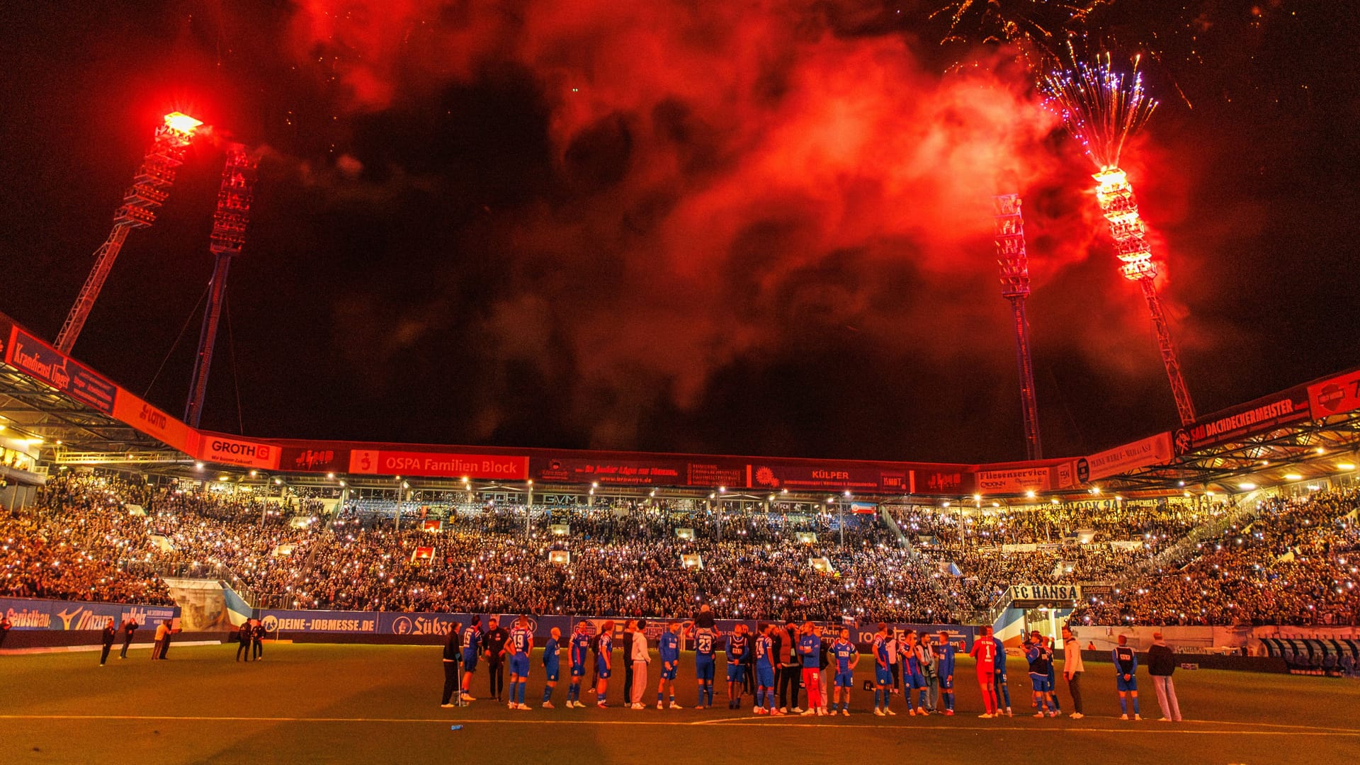 Die Pyro-Show in Rostock für die Flutlichtmasten: Offenbar blieb der Einsatz nicht ohne Folgen. Die Pyro-Show in Rostock für die Flutlichtmasten: Offenbar blieb der Einsatz nicht ohne Folgen.