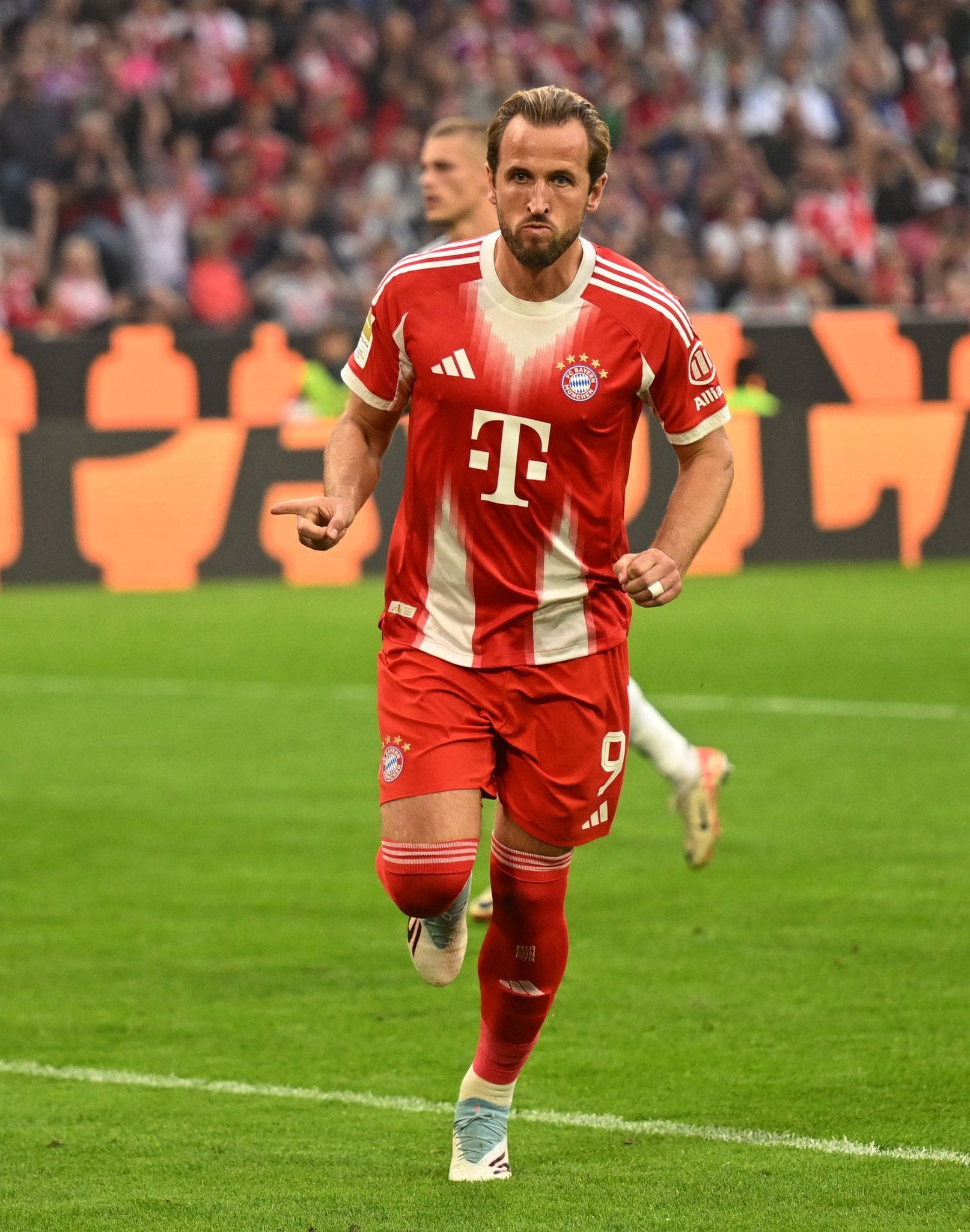 Harry Kane (bis 64.): Setzte Pavlović beim 2:0 perfekt in Szene. Trat nach seinem Fehlschuss im Pokal in Wiesbaden wieder zum Elfer an – und verwandelte sicher zum 3:0 (26.). Traf erneut zum 5:0 und schnürte damit seinen Doppelpack. Note 1