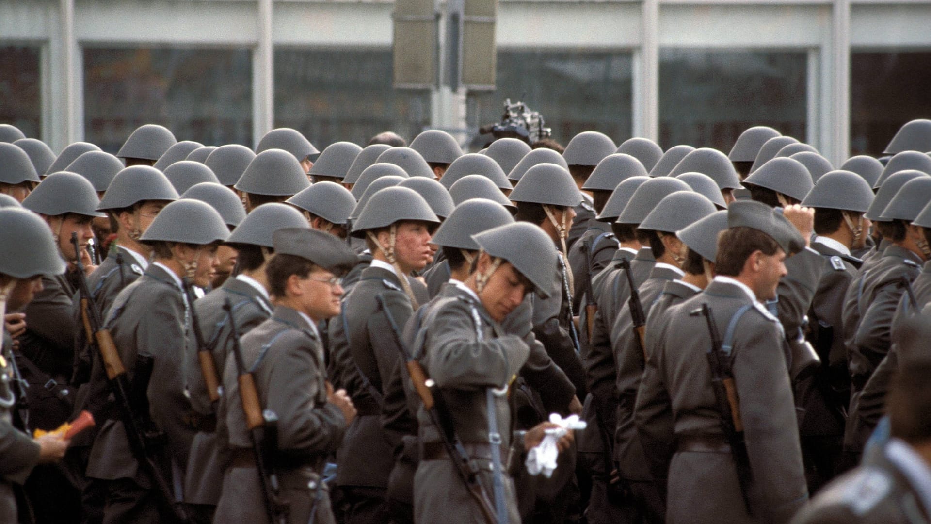 NVA-Soldaten im Jahr 1989: Sie könnten künftig Reservisten der Bundeswehr sein. NVA-Soldaten im Jahr 1989: Sie könnten künftig Reservisten der Bundeswehr sein.