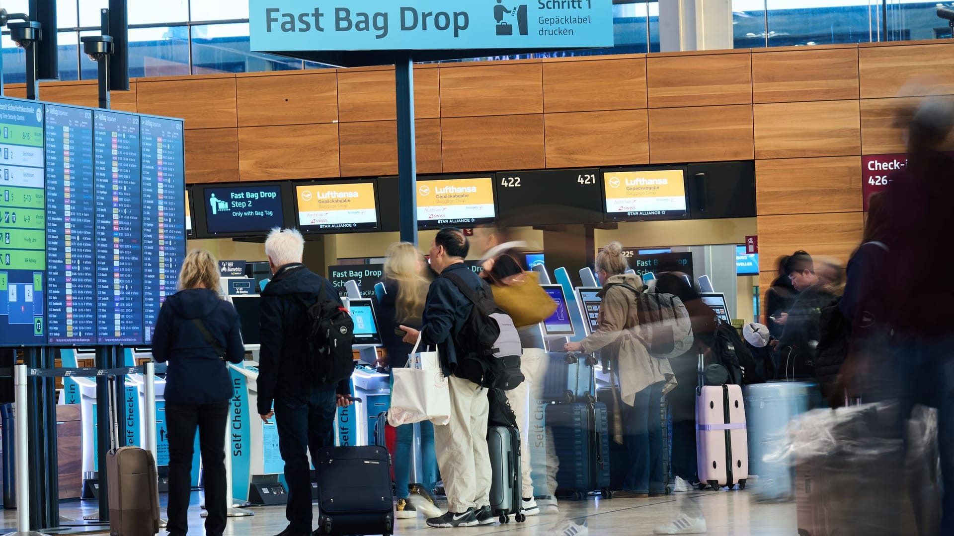 Nach dem Cyberangriff auf Flughäfen - BER in Berlin Nach dem Cyberangriff auf Flughäfen - BER in Berlin