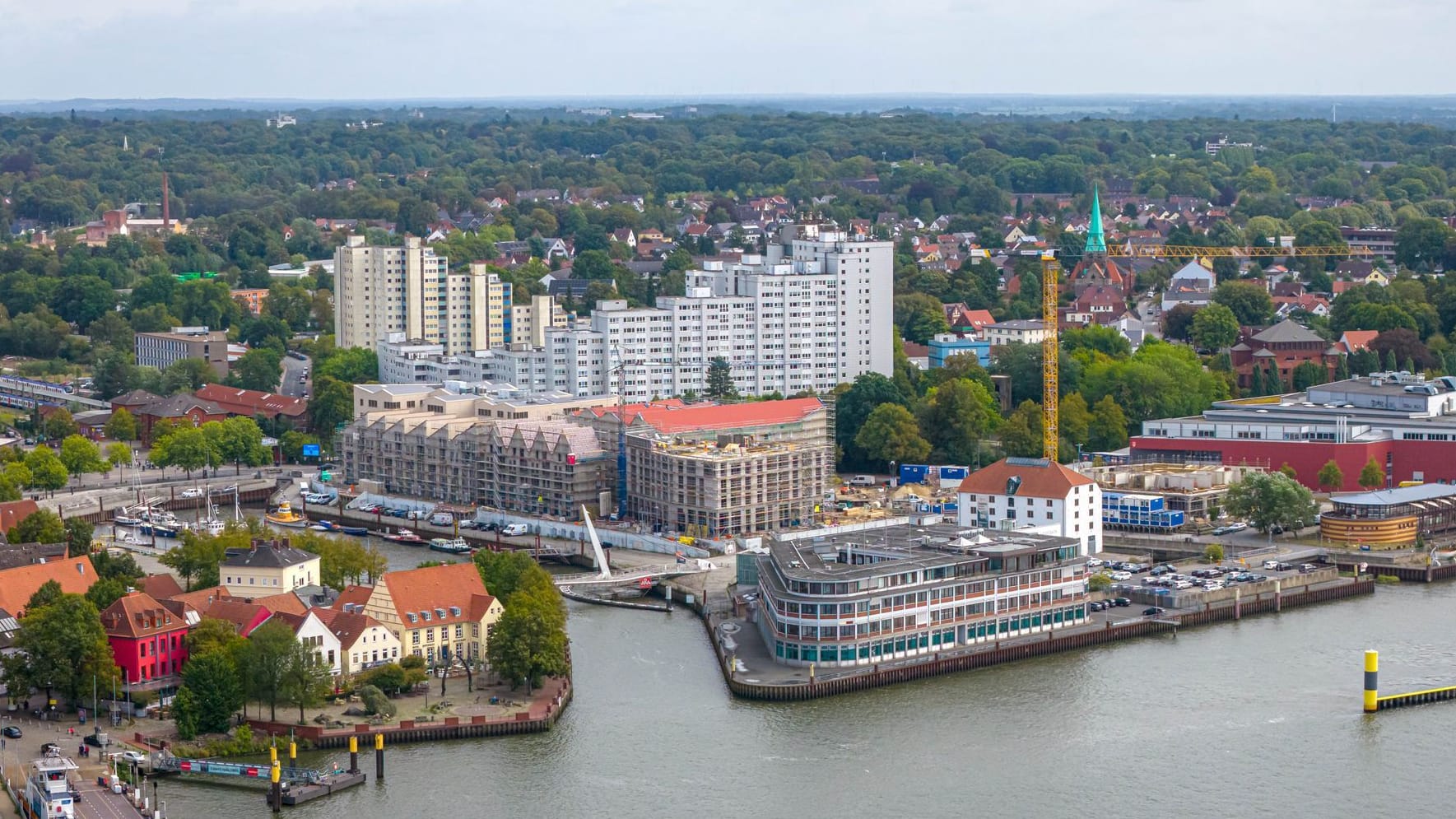 Der Hauptsitz von Naval Vessels Lürssen (NVL): Das Unternehmen stellt die Marinesparte der Werftengruppe Lürssen dar. Der Hauptsitz von Naval Vessels Lürssen (NVL): Das Unternehmen stellt die Marinesparte der Werftengruppe Lürssen dar.