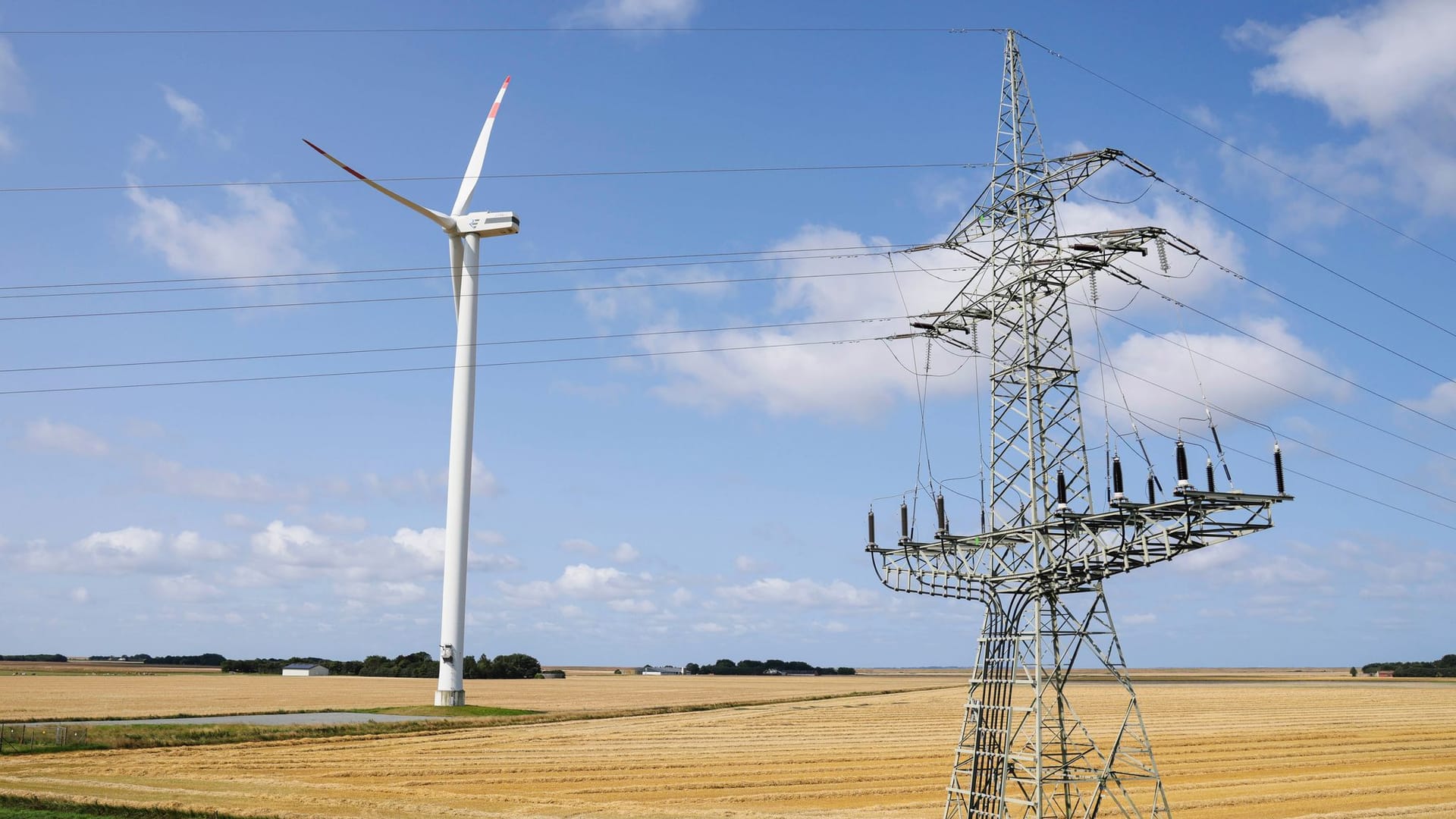 Windrad und Strommast Windrad und Strommast