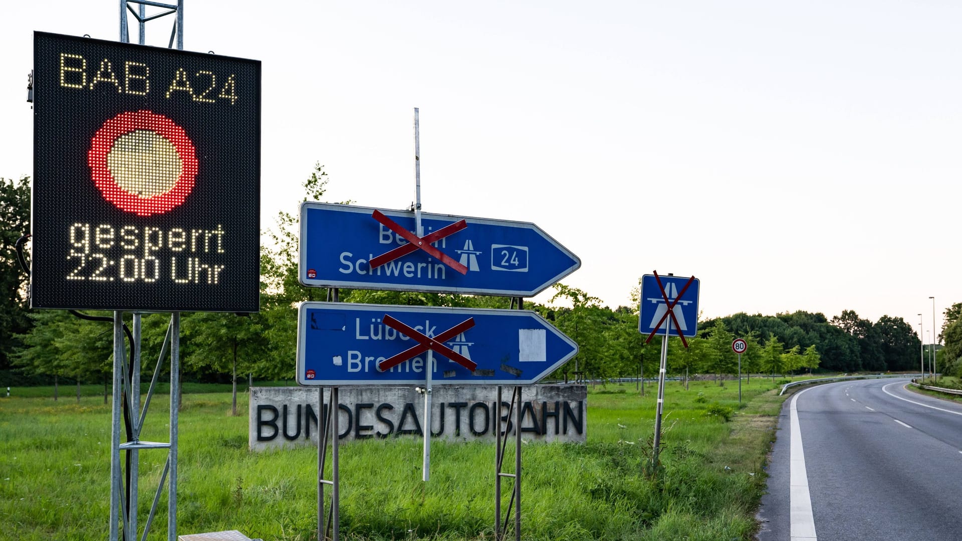 Vollsperrung der A24 am Horner Kreisel (Archivfoto): Am kommenden Woche wird die Autobahn in Hamburg voll gesperrt. Vollsperrung der A24 am Horner Kreisel (Archivfoto): Am kommenden Woche wird die Autobahn in Hamburg voll gesperrt.
