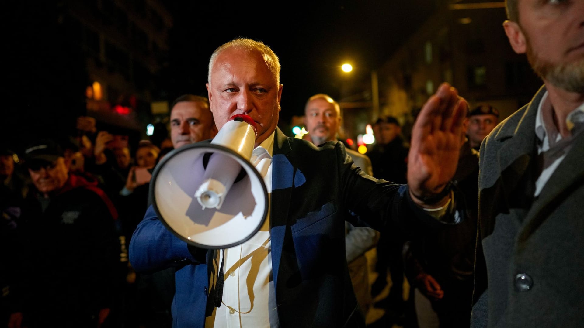 Der prorussische Kandidat Igor Dodon spricht nach Schließung der Wahllokale bereits von Manipulation.