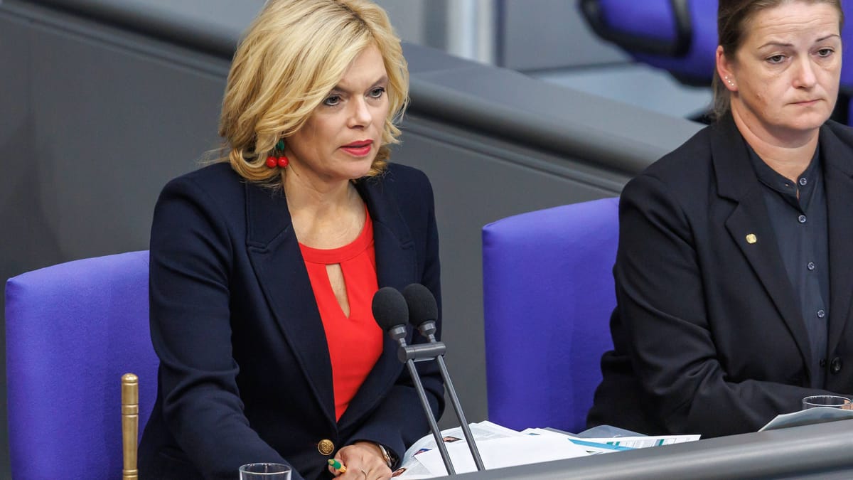 Generaldebatte im Bundestag: Julia Klöckner weist AfD zurecht