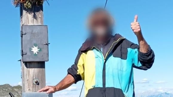 Kai M. auf einem Gipfel: Er hatte sich für 2025 vorgenommen, seinen sechstausendsten Berg zu erklimmen. Kai M. auf einem Gipfel: Er hatte sich für 2025 vorgenommen, seinen sechstausendsten Berg zu erklimmen.